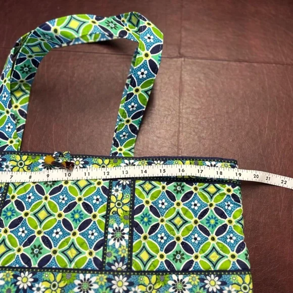 Vera Bradley Daisy Daisy Fabric tote/bag. Cotton.  Excellent used condition. - Picture 3 of 6